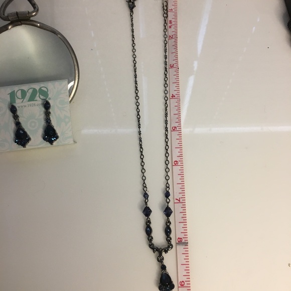 Necklace and earrings - Picture 4 of 4